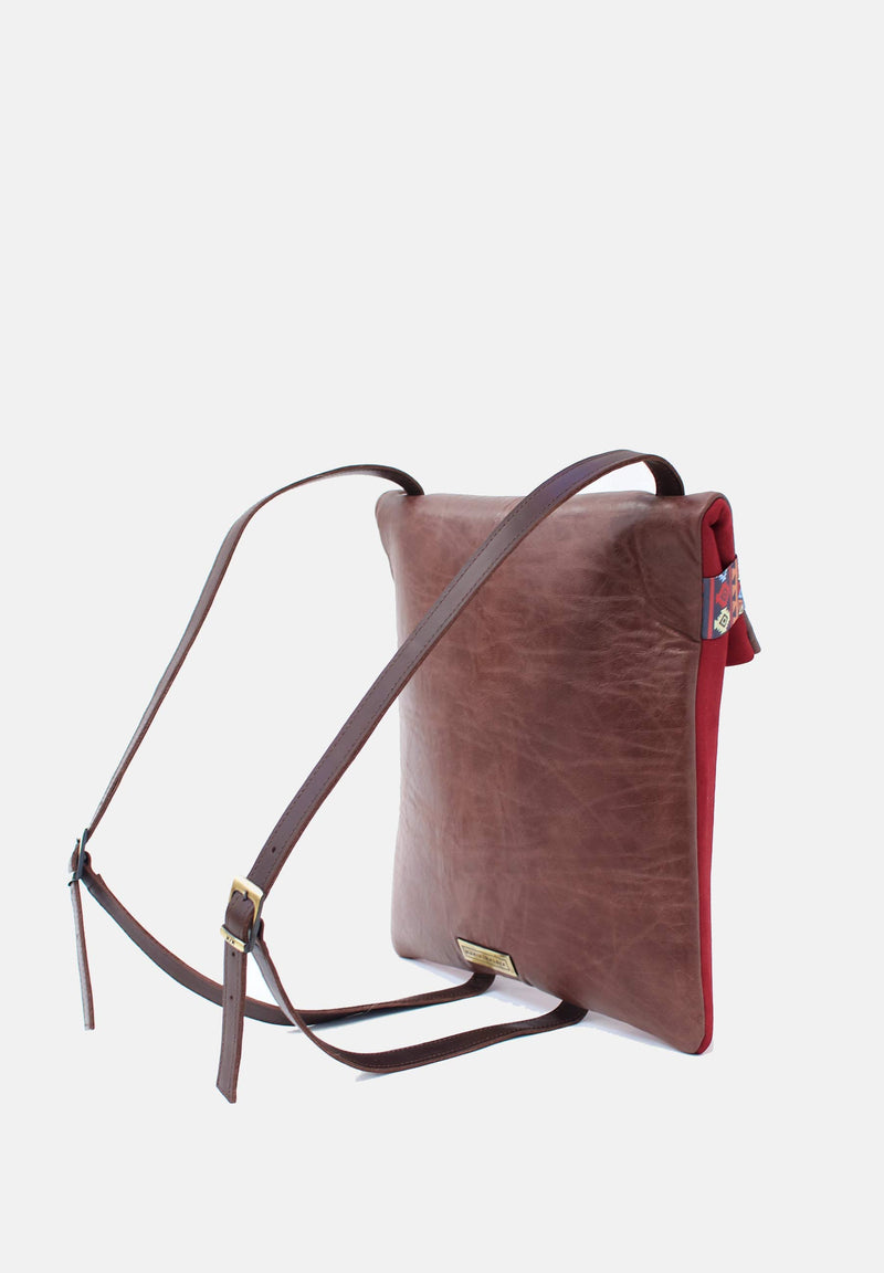 backpack for daily use in brown leather 
